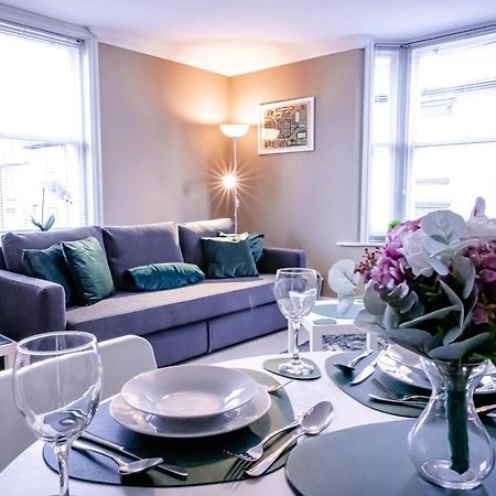 Lord Street - 2 Beautiful Apartments - Sleep Up To 14 Guests - By Rework Accommodation Chester Esterno foto
