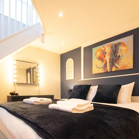 Lord Street - 2 Beautiful Apartments - Sleep Up To 14 Guests - By Rework Accommodation Chester Esterno foto