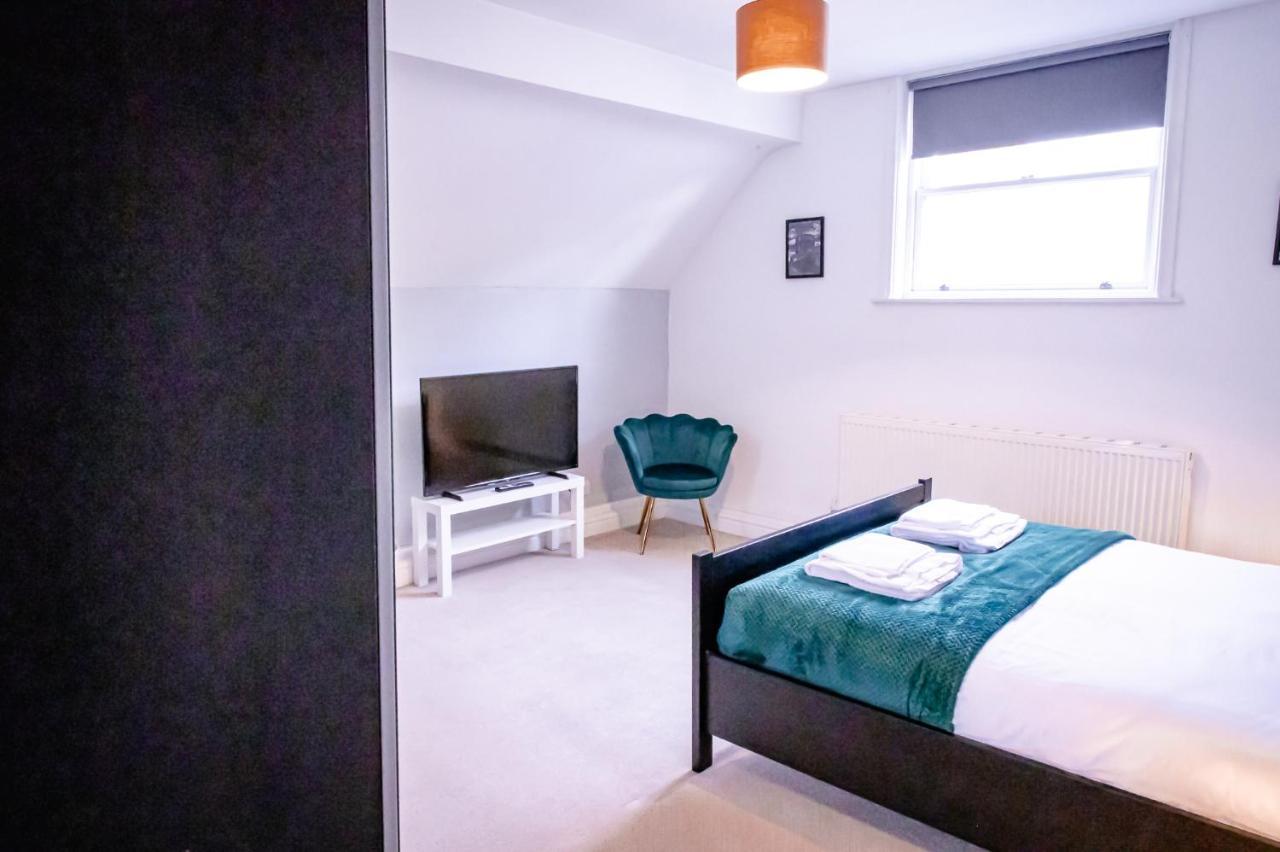 Lord Street - 2 Beautiful Apartments - Sleep Up To 14 Guests - By Rework Accommodation Chester Esterno foto