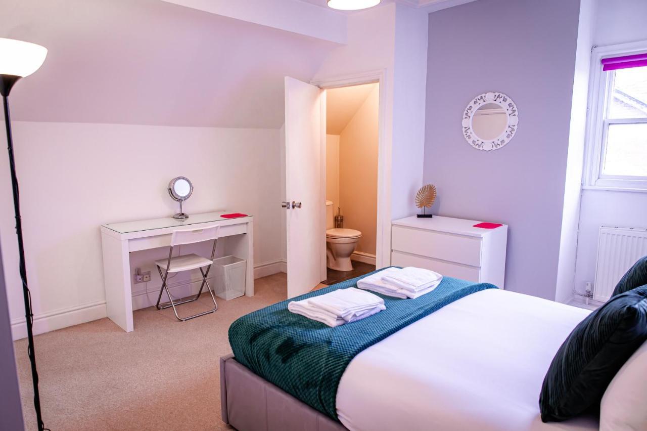 Lord Street - 2 Beautiful Apartments - Sleep Up To 14 Guests - By Rework Accommodation Chester Esterno foto