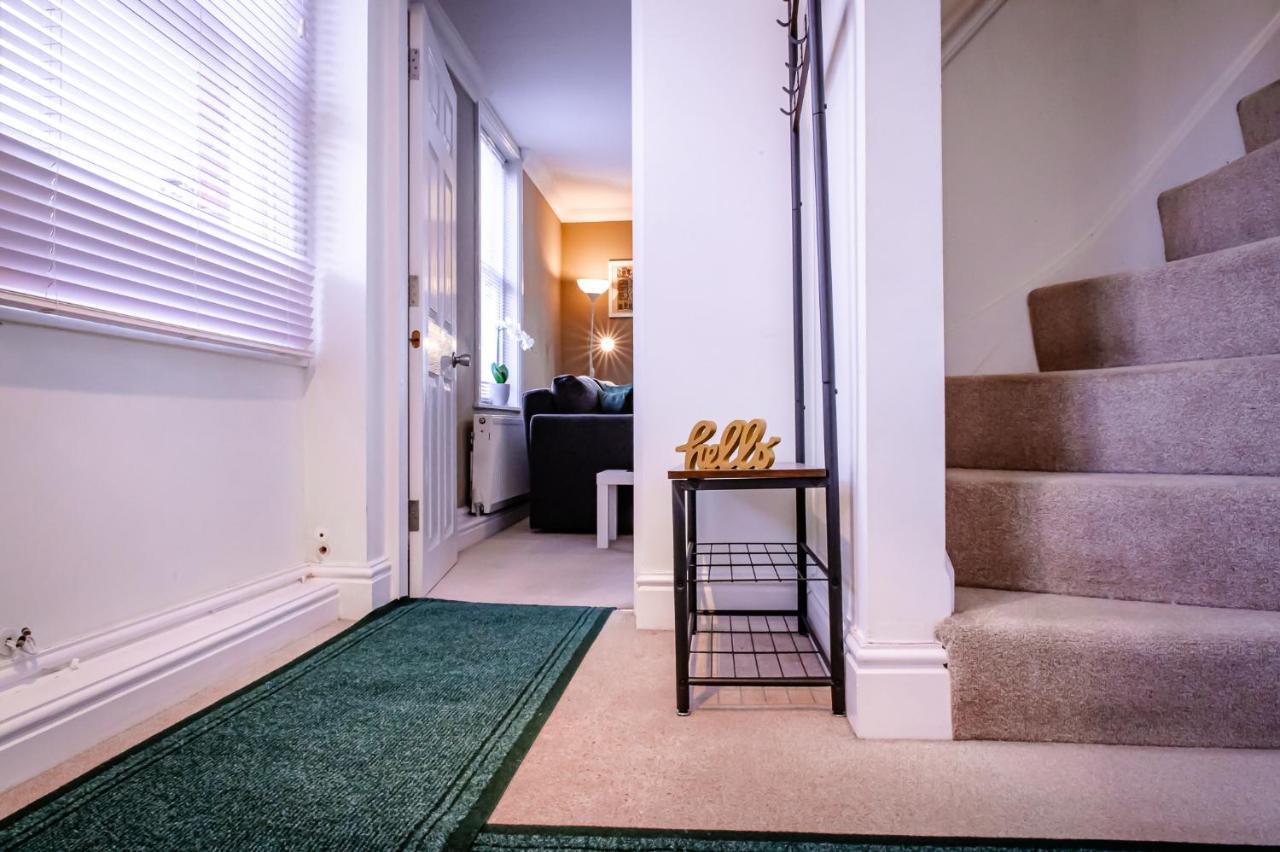 Lord Street - 2 Beautiful Apartments - Sleep Up To 14 Guests - By Rework Accommodation Chester Esterno foto