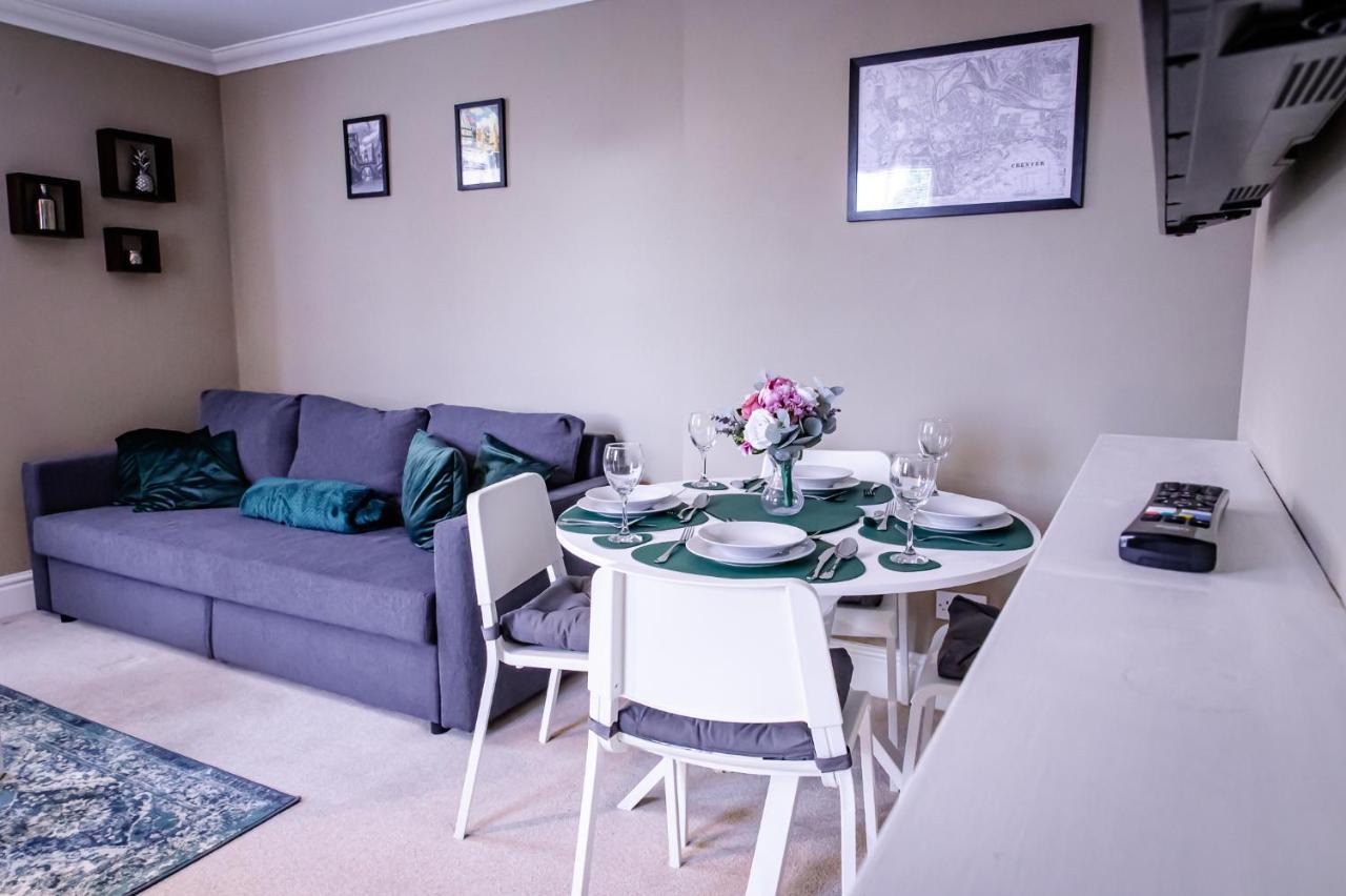 Lord Street - 2 Beautiful Apartments - Sleep Up To 14 Guests - By Rework Accommodation Chester Esterno foto