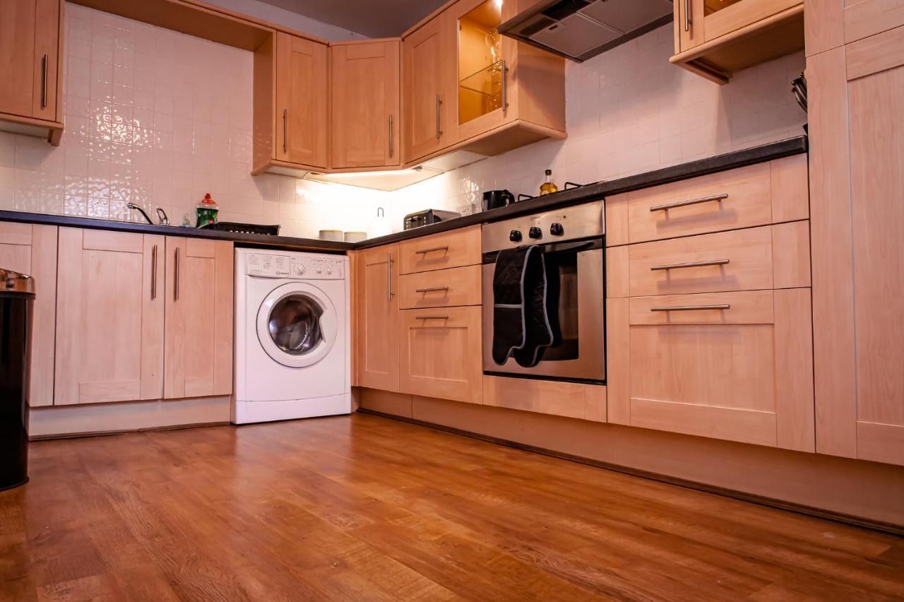 Lord Street - 2 Beautiful Apartments - Sleep Up To 14 Guests - By Rework Accommodation Chester Esterno foto