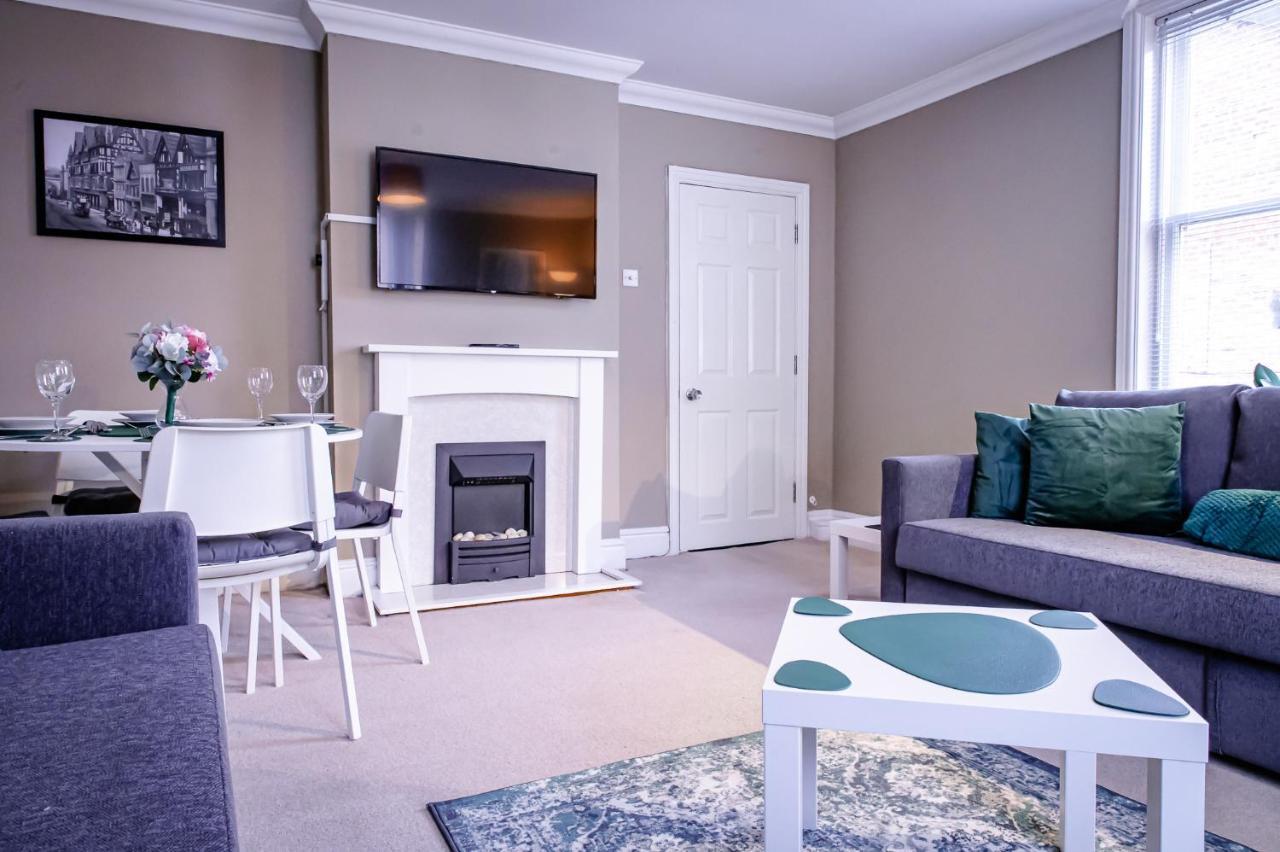 Lord Street - 2 Beautiful Apartments - Sleep Up To 14 Guests - By Rework Accommodation Chester Esterno foto