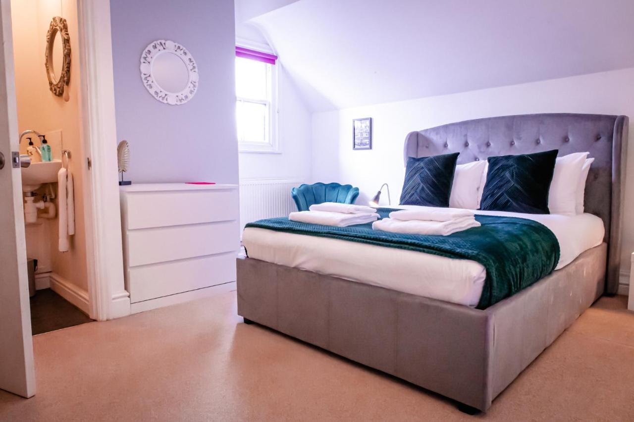 Lord Street - 2 Beautiful Apartments - Sleep Up To 14 Guests - By Rework Accommodation Chester Esterno foto