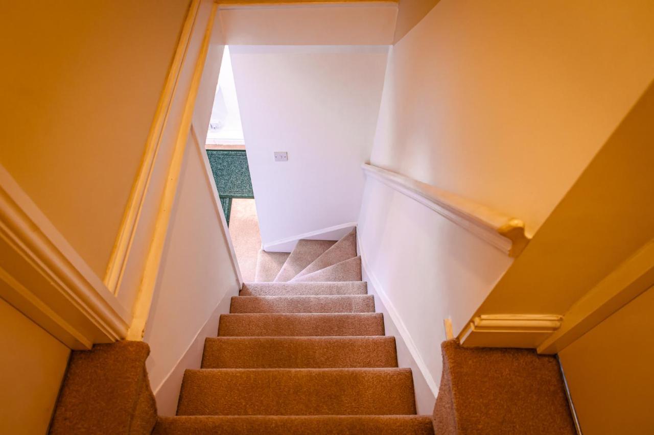 Lord Street - 2 Beautiful Apartments - Sleep Up To 14 Guests - By Rework Accommodation Chester Esterno foto