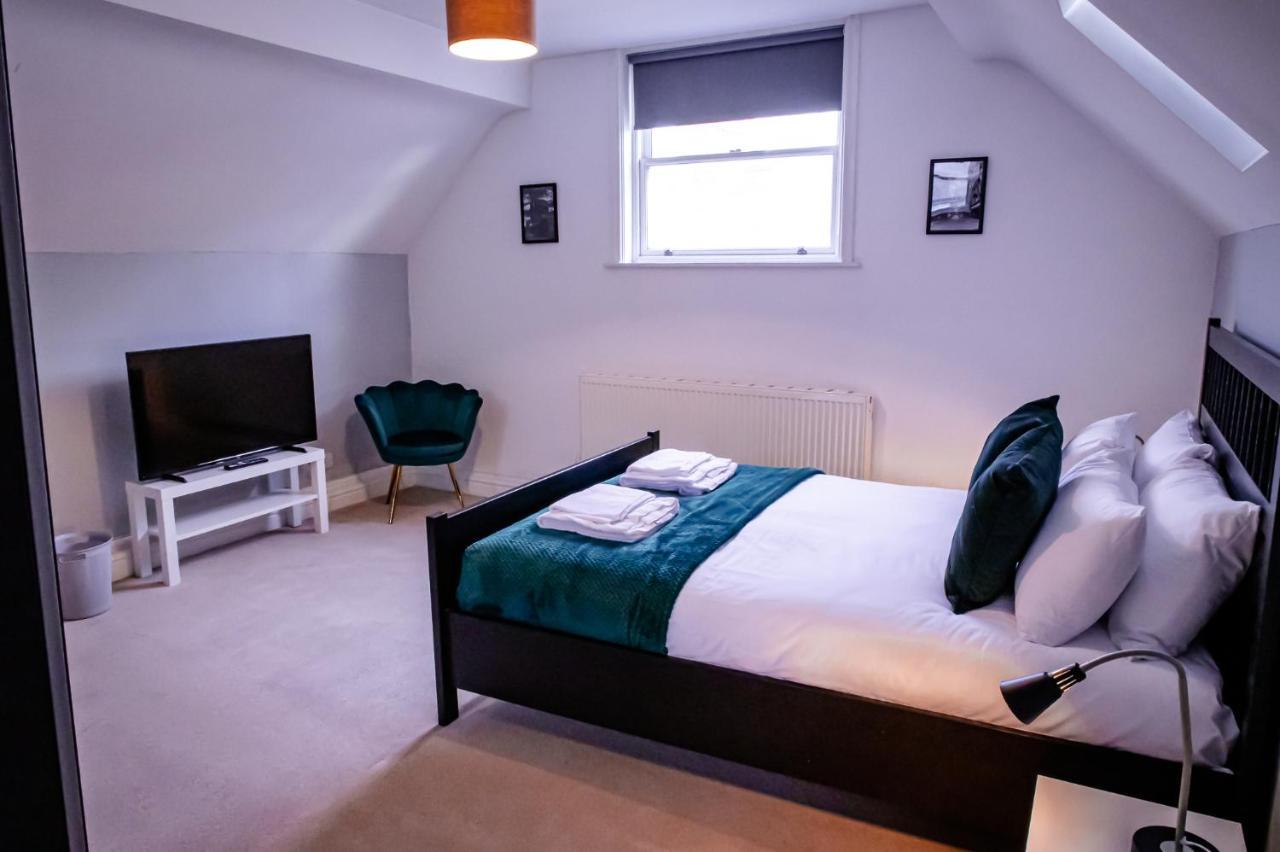 Lord Street - 2 Beautiful Apartments - Sleep Up To 14 Guests - By Rework Accommodation Chester Esterno foto
