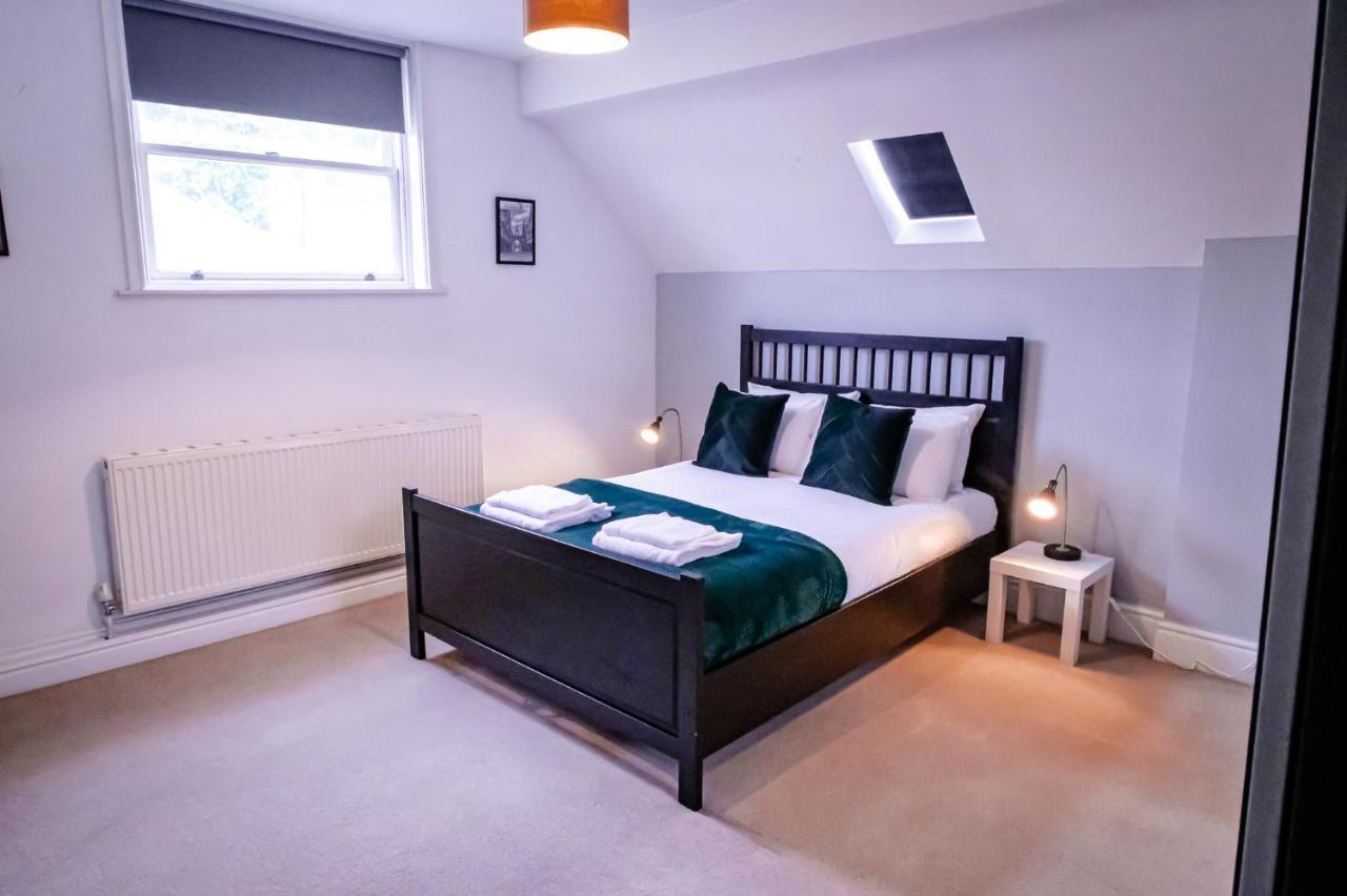 Lord Street - 2 Beautiful Apartments - Sleep Up To 14 Guests - By Rework Accommodation Chester Esterno foto