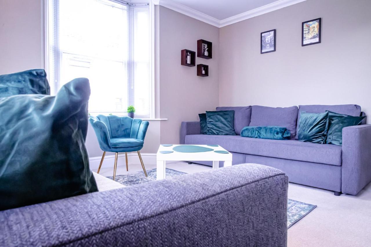 Lord Street - 2 Beautiful Apartments - Sleep Up To 14 Guests - By Rework Accommodation Chester Esterno foto