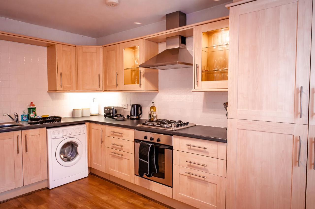 Lord Street - 2 Beautiful Apartments - Sleep Up To 14 Guests - By Rework Accommodation Chester Esterno foto