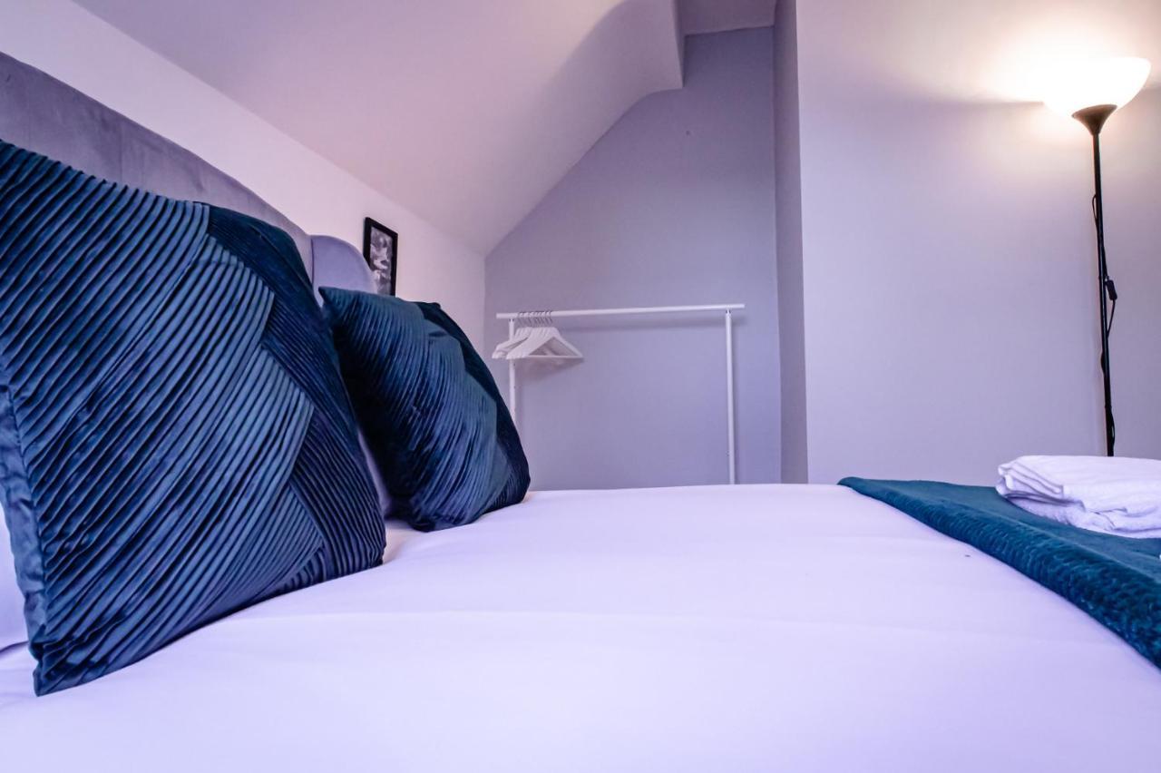 Lord Street - 2 Beautiful Apartments - Sleep Up To 14 Guests - By Rework Accommodation Chester Esterno foto