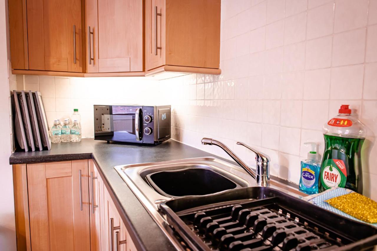 Lord Street - 2 Beautiful Apartments - Sleep Up To 14 Guests - By Rework Accommodation Chester Esterno foto