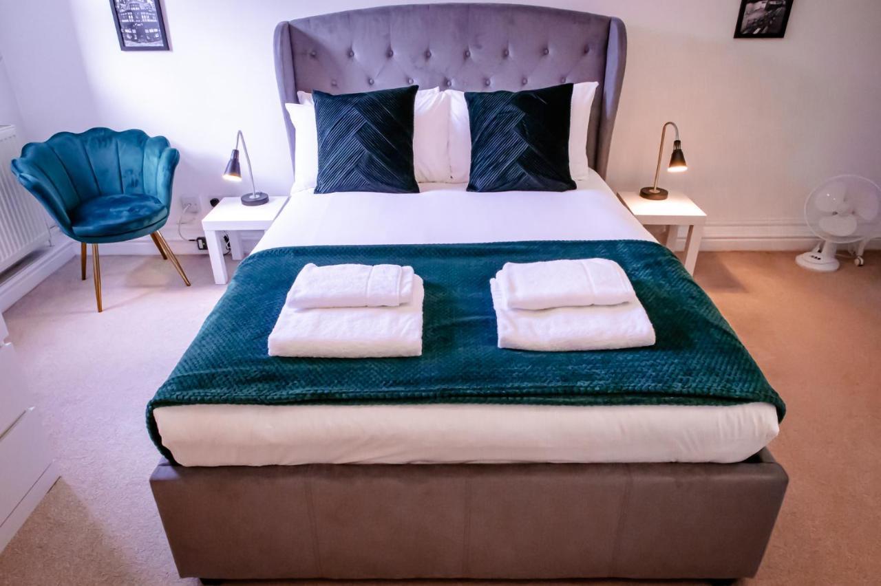 Lord Street - 2 Beautiful Apartments - Sleep Up To 14 Guests - By Rework Accommodation Chester Esterno foto