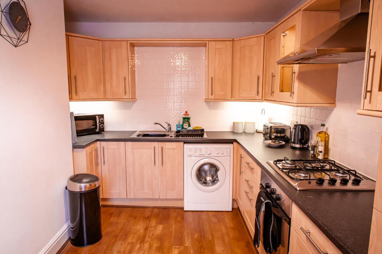 Lord Street - 2 Beautiful Apartments - Sleep Up To 14 Guests - By Rework Accommodation Chester Esterno foto