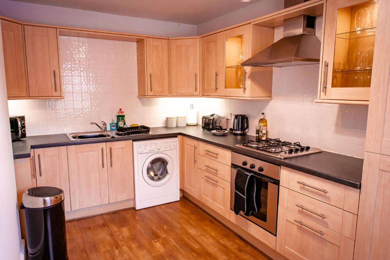Lord Street - 2 Beautiful Apartments - Sleep Up To 14 Guests - By Rework Accommodation Chester Esterno foto