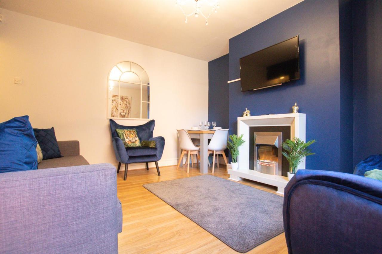 Lord Street - 2 Beautiful Apartments - Sleep Up To 14 Guests - By Rework Accommodation Chester Esterno foto