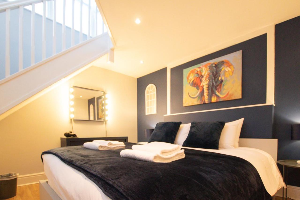 Lord Street - 2 Beautiful Apartments - Sleep Up To 14 Guests - By Rework Accommodation Chester Esterno foto