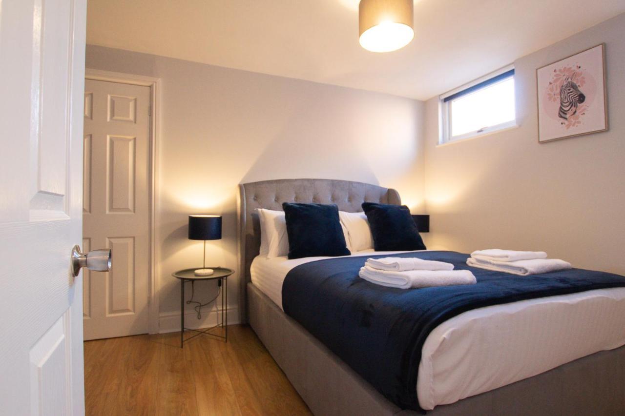 Lord Street - 2 Beautiful Apartments - Sleep Up To 14 Guests - By Rework Accommodation Chester Esterno foto