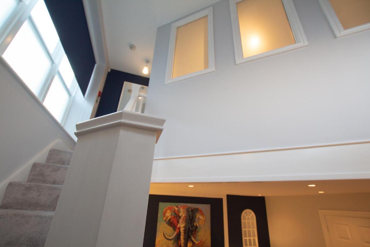 Lord Street - 2 Beautiful Apartments - Sleep Up To 14 Guests - By Rework Accommodation Chester Esterno foto