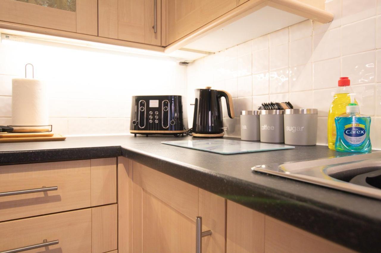 Lord Street - 2 Beautiful Apartments - Sleep Up To 14 Guests - By Rework Accommodation Chester Esterno foto