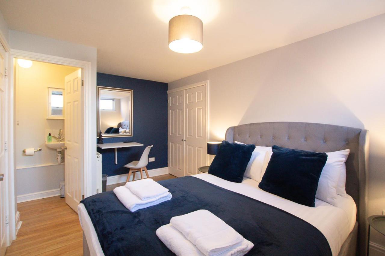 Lord Street - 2 Beautiful Apartments - Sleep Up To 14 Guests - By Rework Accommodation Chester Esterno foto