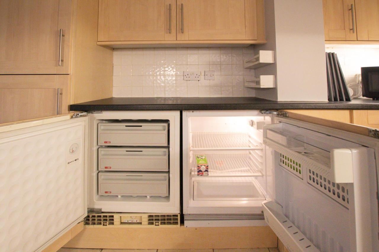 Lord Street - 2 Beautiful Apartments - Sleep Up To 14 Guests - By Rework Accommodation Chester Esterno foto