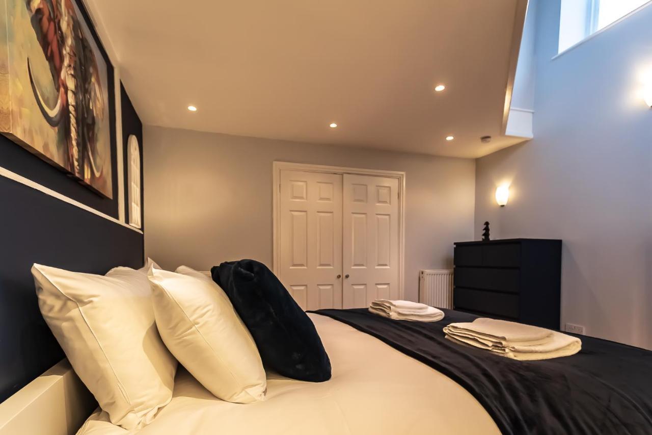 Lord Street - 2 Beautiful Apartments - Sleep Up To 14 Guests - By Rework Accommodation Chester Esterno foto