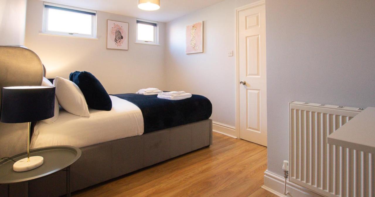 Lord Street - 2 Beautiful Apartments - Sleep Up To 14 Guests - By Rework Accommodation Chester Esterno foto