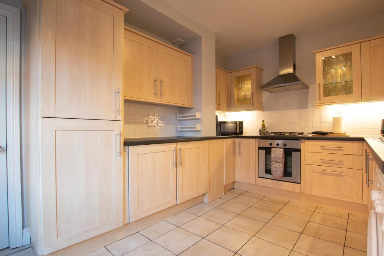 Lord Street - 2 Beautiful Apartments - Sleep Up To 14 Guests - By Rework Accommodation Chester Esterno foto