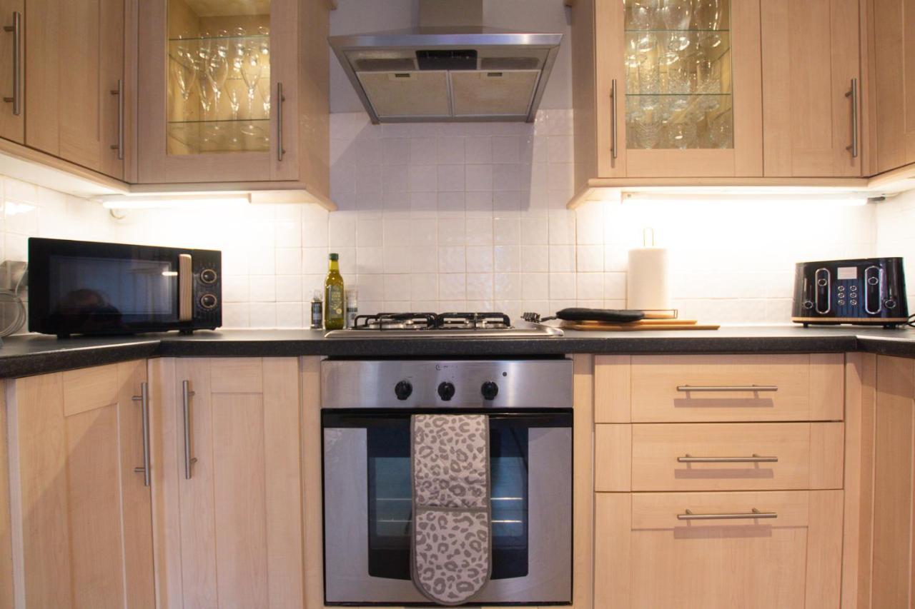 Lord Street - 2 Beautiful Apartments - Sleep Up To 14 Guests - By Rework Accommodation Chester Esterno foto