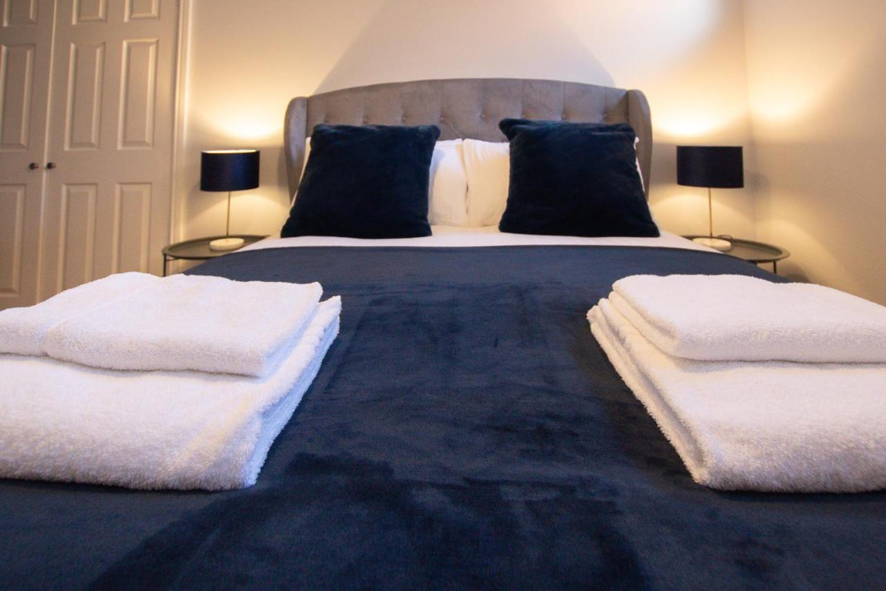 Lord Street - 2 Beautiful Apartments - Sleep Up To 14 Guests - By Rework Accommodation Chester Esterno foto