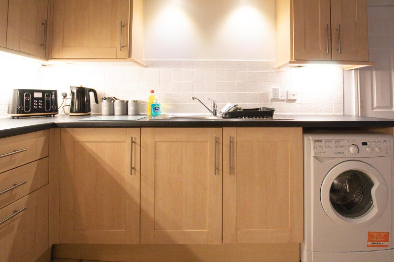 Lord Street - 2 Beautiful Apartments - Sleep Up To 14 Guests - By Rework Accommodation Chester Esterno foto