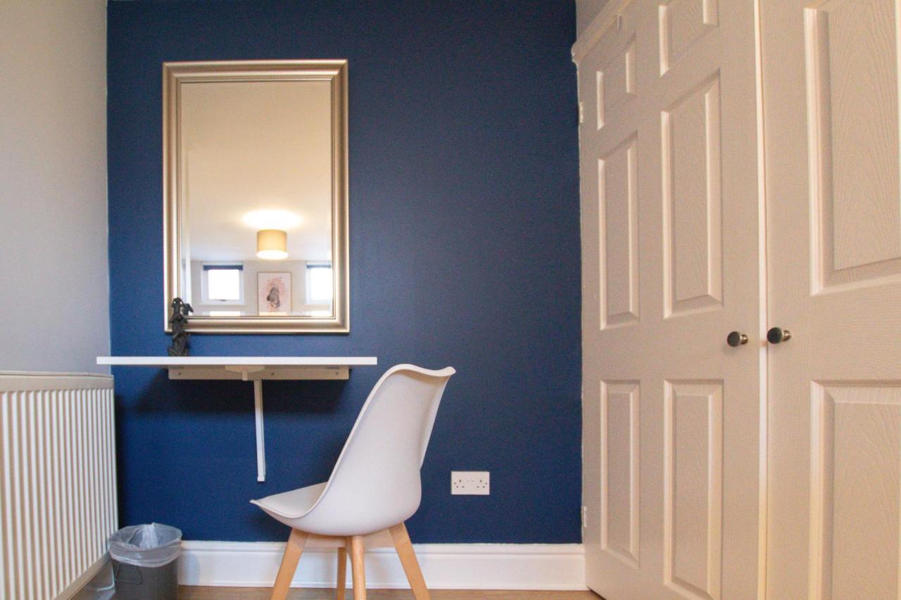 Lord Street - 2 Beautiful Apartments - Sleep Up To 14 Guests - By Rework Accommodation Chester Esterno foto