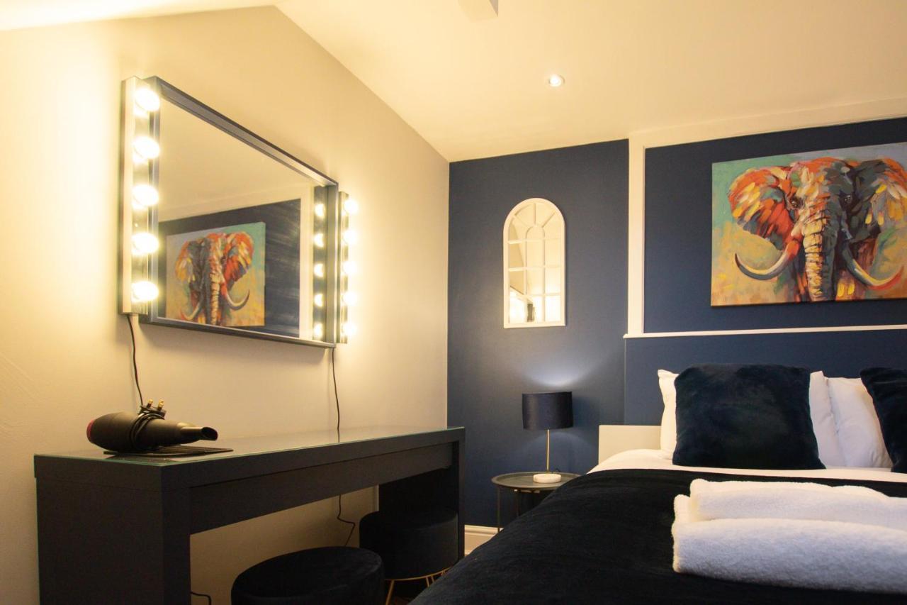 Lord Street - 2 Beautiful Apartments - Sleep Up To 14 Guests - By Rework Accommodation Chester Esterno foto