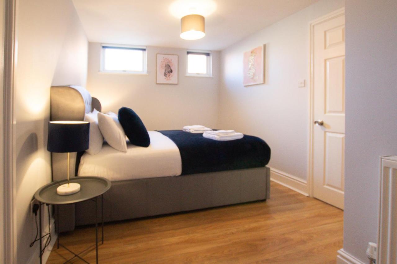 Lord Street - 2 Beautiful Apartments - Sleep Up To 14 Guests - By Rework Accommodation Chester Esterno foto