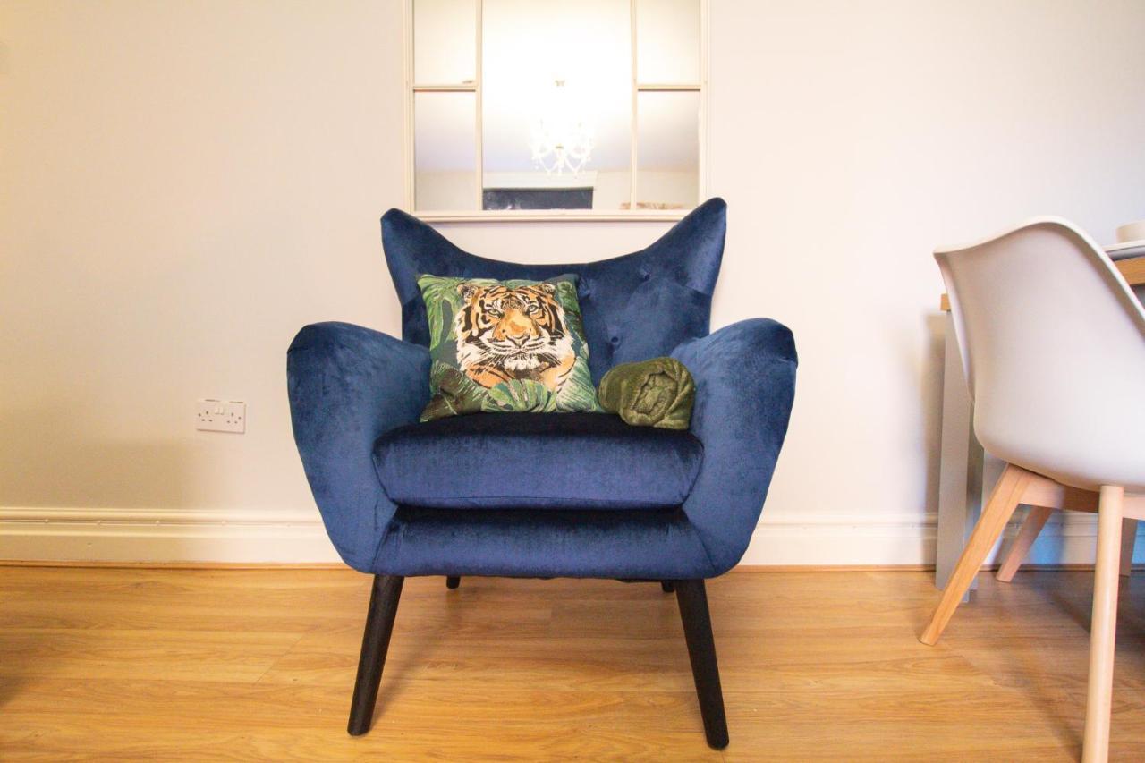 Lord Street - 2 Beautiful Apartments - Sleep Up To 14 Guests - By Rework Accommodation Chester Esterno foto