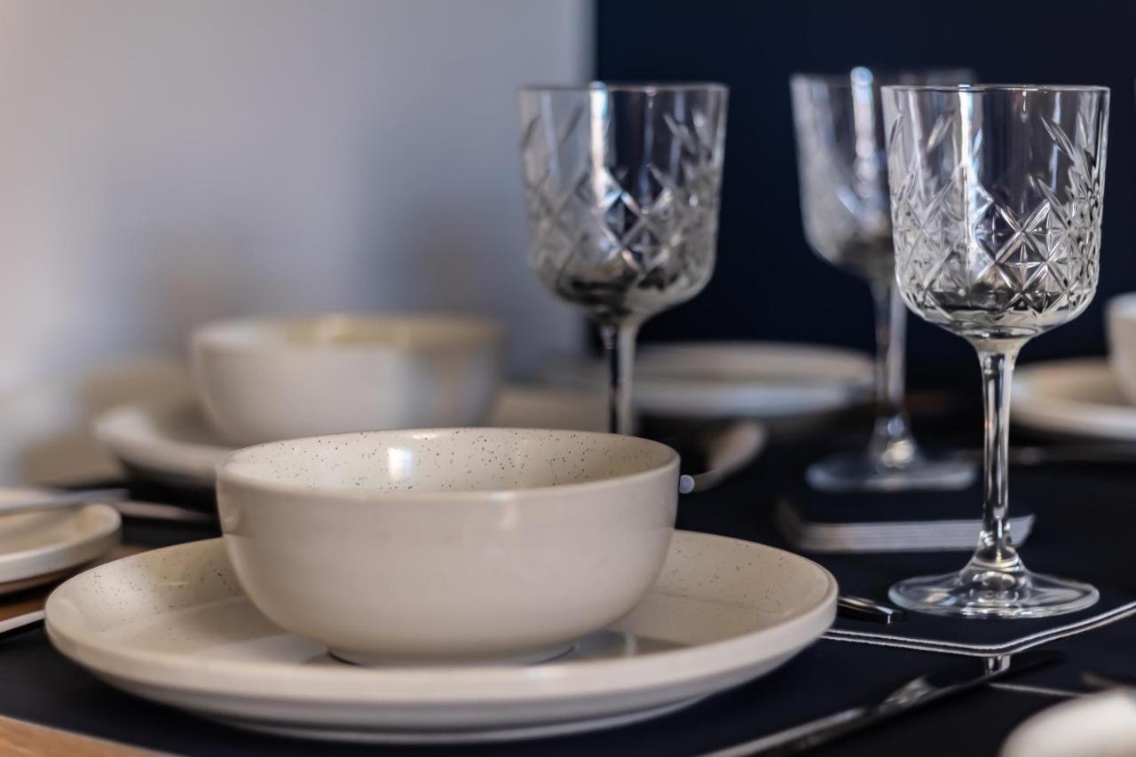 Lord Street - 2 Beautiful Apartments - Sleep Up To 14 Guests - By Rework Accommodation Chester Esterno foto