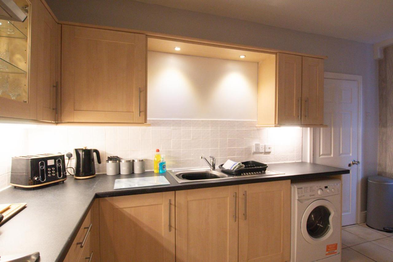 Lord Street - 2 Beautiful Apartments - Sleep Up To 14 Guests - By Rework Accommodation Chester Esterno foto