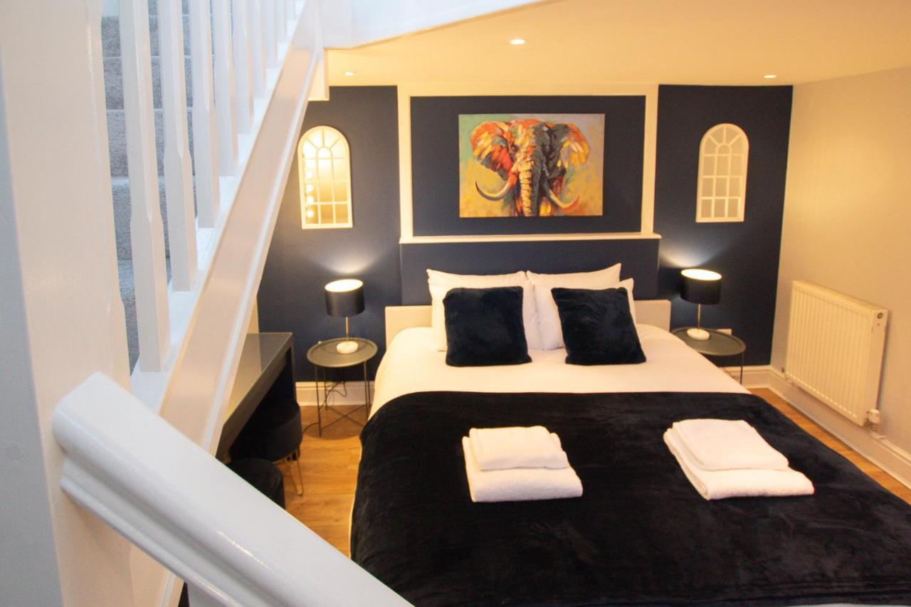 Lord Street - 2 Beautiful Apartments - Sleep Up To 14 Guests - By Rework Accommodation Chester Esterno foto