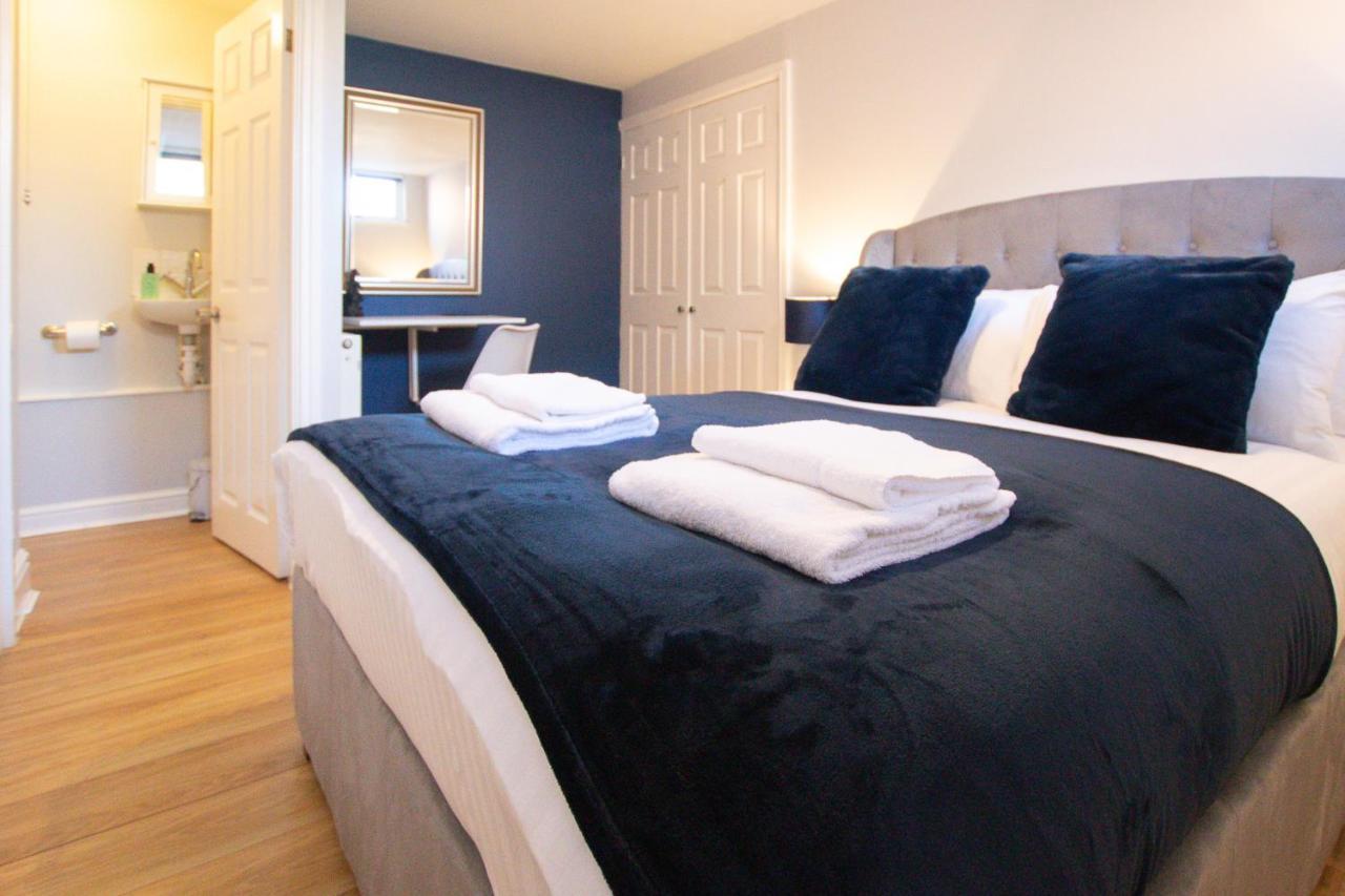 Lord Street - 2 Beautiful Apartments - Sleep Up To 14 Guests - By Rework Accommodation Chester Esterno foto