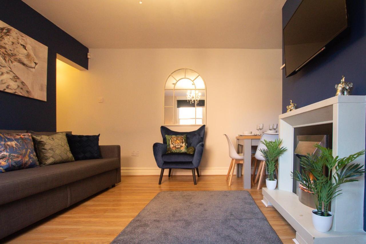Lord Street - 2 Beautiful Apartments - Sleep Up To 14 Guests - By Rework Accommodation Chester Esterno foto