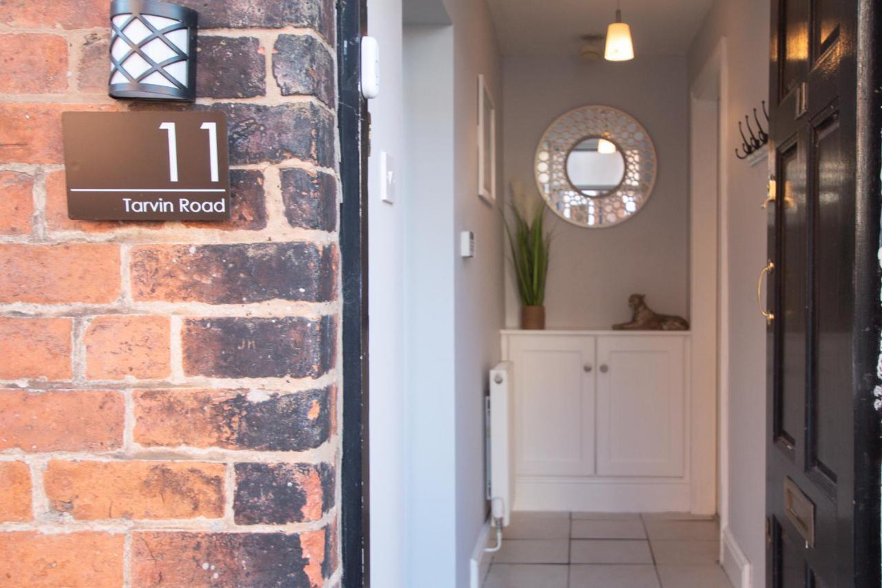 Lord Street - 2 Beautiful Apartments - Sleep Up To 14 Guests - By Rework Accommodation Chester Esterno foto