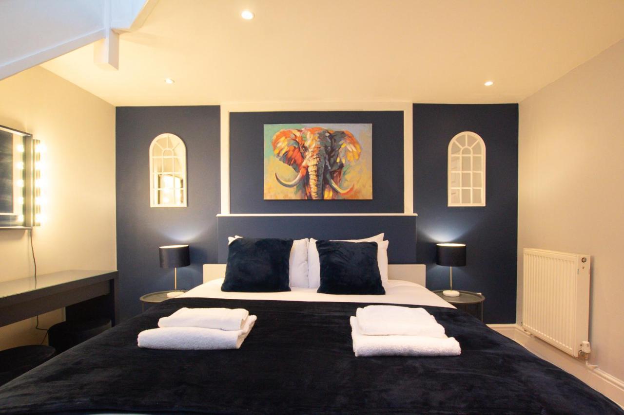 Lord Street - 2 Beautiful Apartments - Sleep Up To 14 Guests - By Rework Accommodation Chester Esterno foto