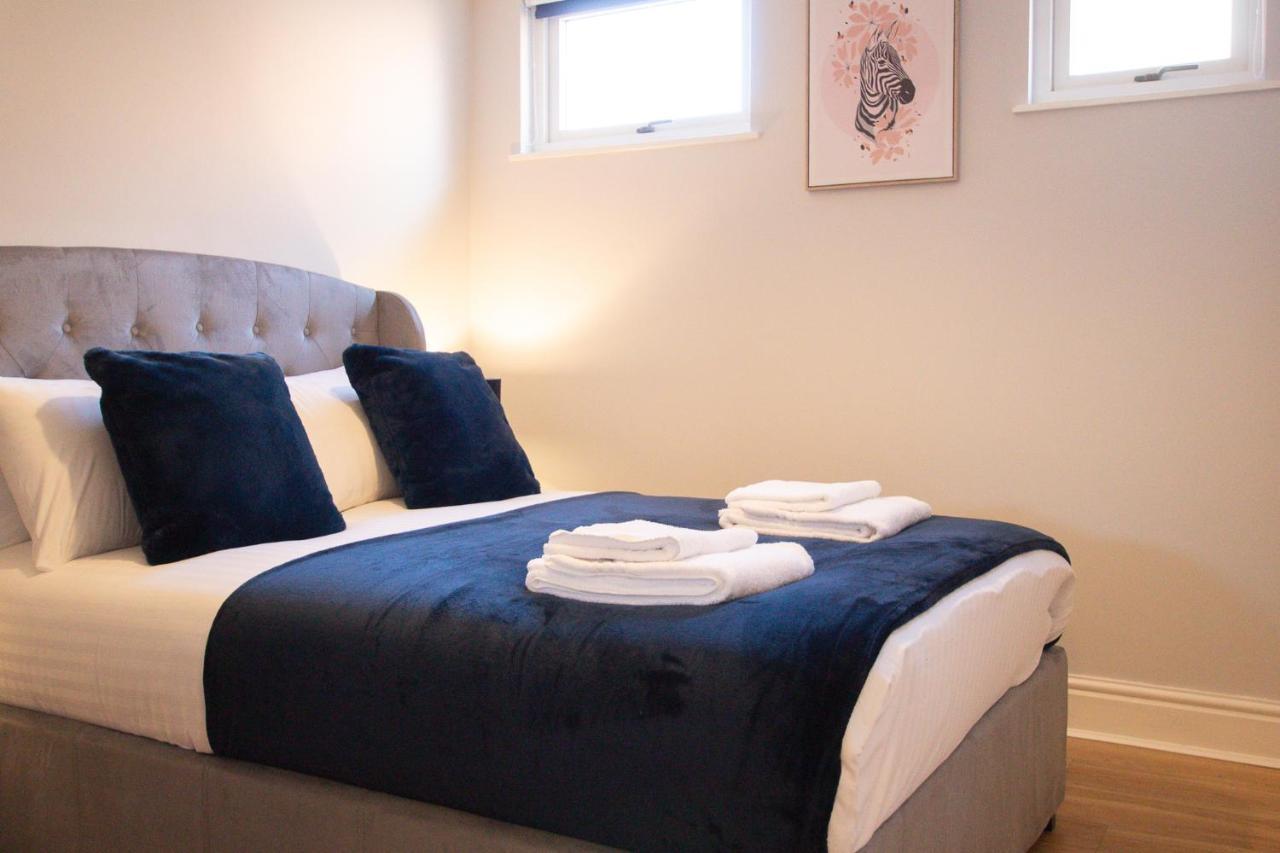Lord Street - 2 Beautiful Apartments - Sleep Up To 14 Guests - By Rework Accommodation Chester Esterno foto
