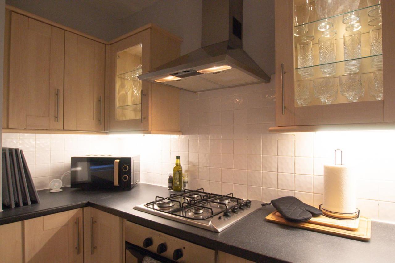 Lord Street - 2 Beautiful Apartments - Sleep Up To 14 Guests - By Rework Accommodation Chester Esterno foto